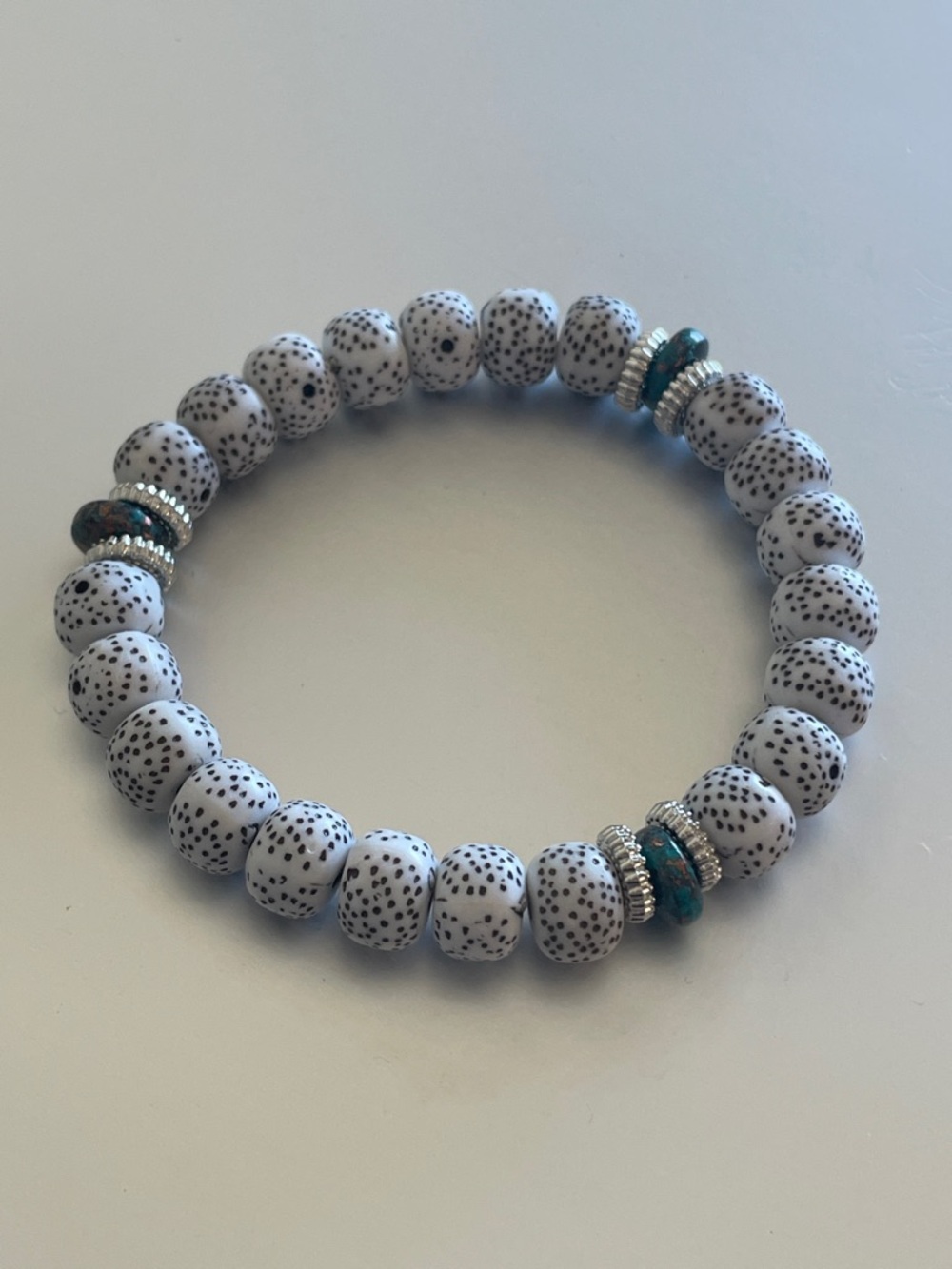 Speckled White Bead Stretch Bracelet with Teal Accents Acrylic Bracelet